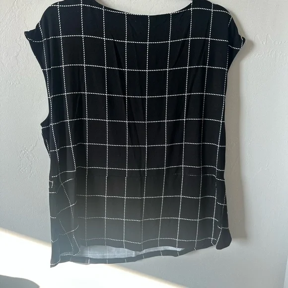 Liz Claiborne Black and White Checkered Blouse - Picture 2 of 4